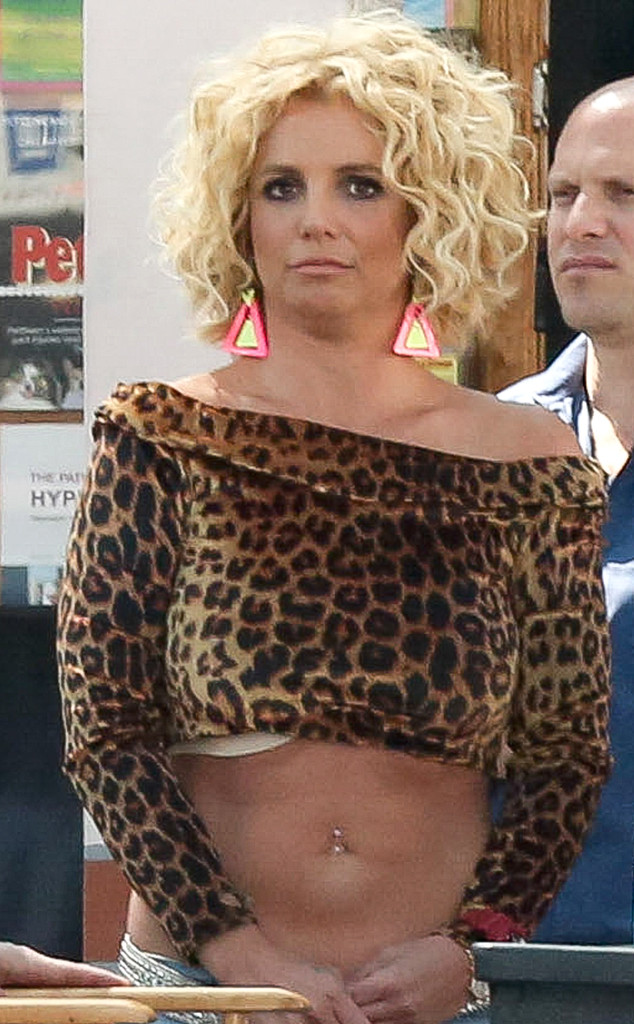 Britney Flashes Stomach In Crop Top On Music Video Set E Online